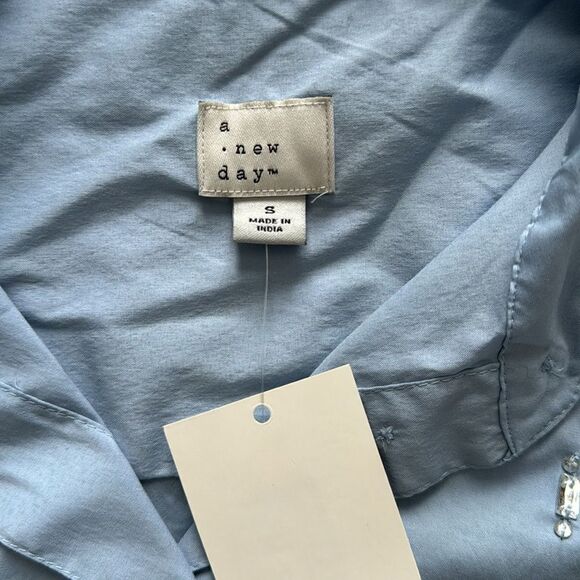 А NEW DAY CROPPED SHIRT WITH CRYSTALS SIZE S NEW - Picture 4 of 5